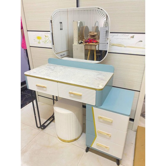 Makeup table #331